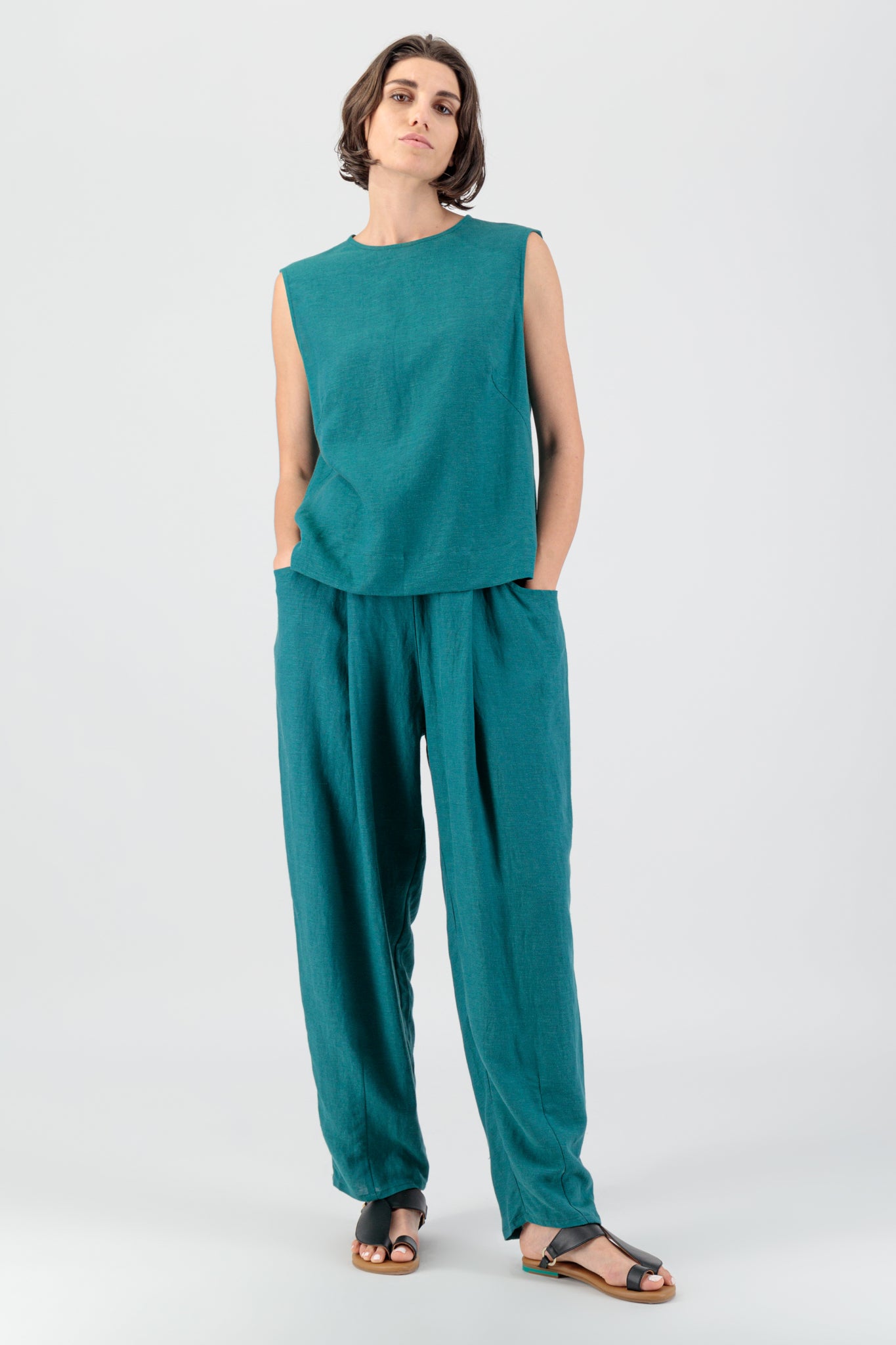 Cura Sui | Lily Round Neck Sleeveless Linen Top Meadow | 100% Linen ...